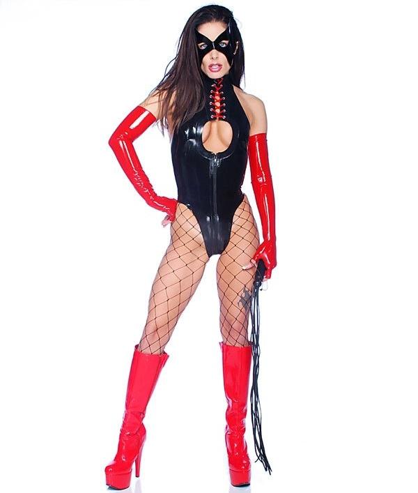 Bucuresti - Escorta Sexy - Sunt Mistress Flavia, o zeita frumoasa cu un corp perfect, insa sadica.  Daca esti ascultator poate iti primesti recompensa.  Cu o experienta de peste 10 ani, ofer sedinte de dominare soft/hard, atat barbatilor cat si femeilor sau cuplurilor.  Te astept cu un sms de prezentare la nr 1580 (1, 5 eur/sms), in text sa incepi cu STAPANA FLAVIA sau poti suna direct pe nr meu 0906-760-888 (1, 9 eur/min), iar daca raspunde asistenta mea ma vei solicita, dar sa fii adult! Preturi fara tva. 