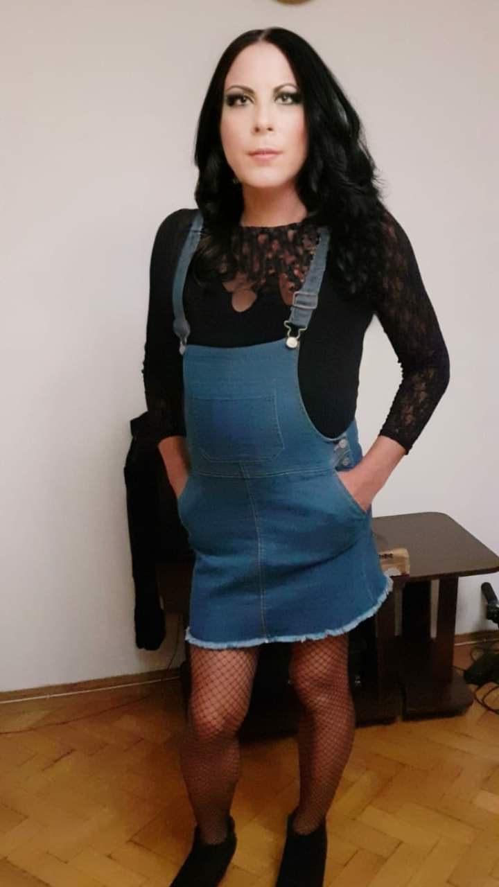 Escorta Oras: Bucuresti - Escorta Telefon: 0760099886 -  Servicii Escorta : Excorta strîmta activa si pasiva te astept la mine daca esti un dimn serios sa ]ti ofer cele mai bune servicii de companie.  Daca esti un dom caruia îi place seriozitatea si increderea si nu te lasi în plasa celor falsi si hoti.  Te astept sa legam o prietenie de lunga durata.  Pupici