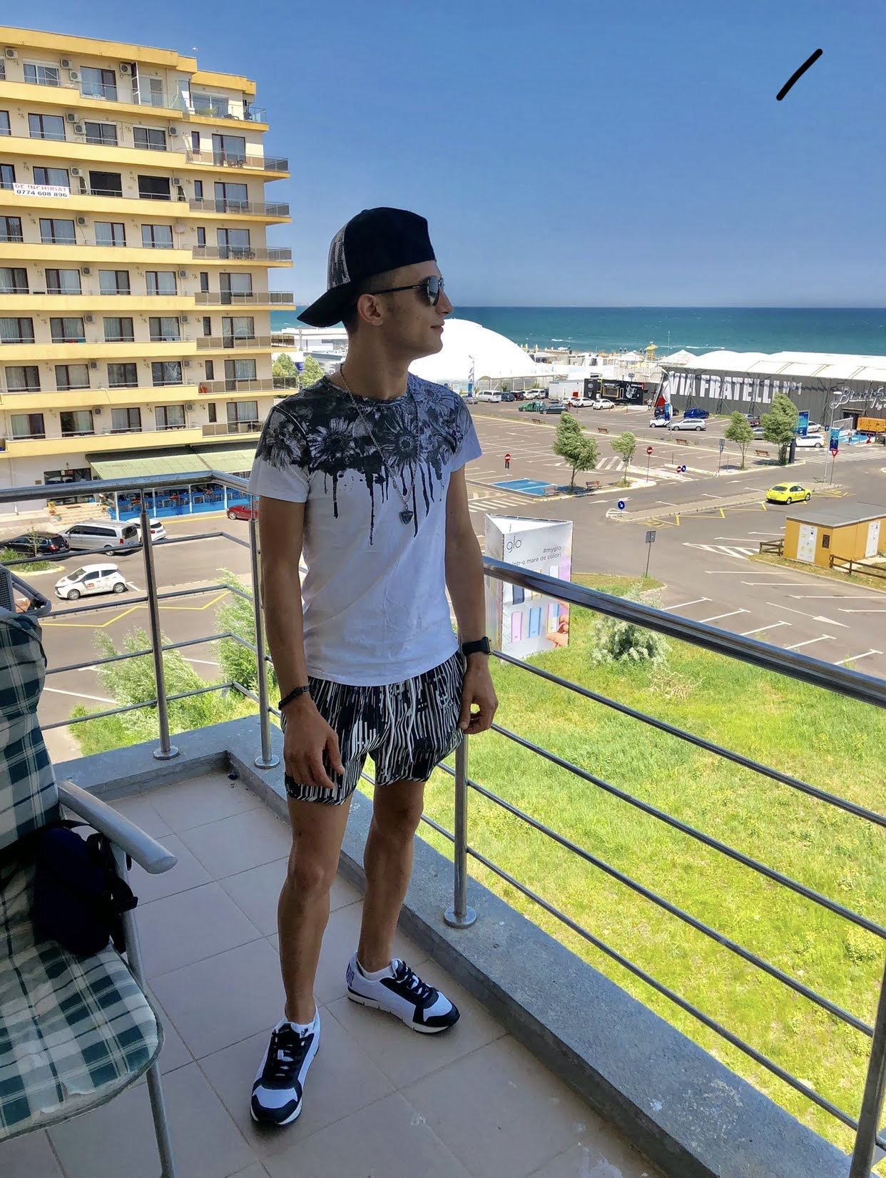 Bucuresti - Escorta Sexy - Salut, ma numesc David , 28 ani , cu locatie .  Va ofer masaj de relaxare erotic si multe alte fantezii, trebuie doar sa fi decis ce vrei! Nu raspund la numere private ! Nu trimit poze xxx! Cei ce au pofta de caterinca vor fi blocati! Mai multe detalii va astept la telefon sau whatsApp! Multumesc