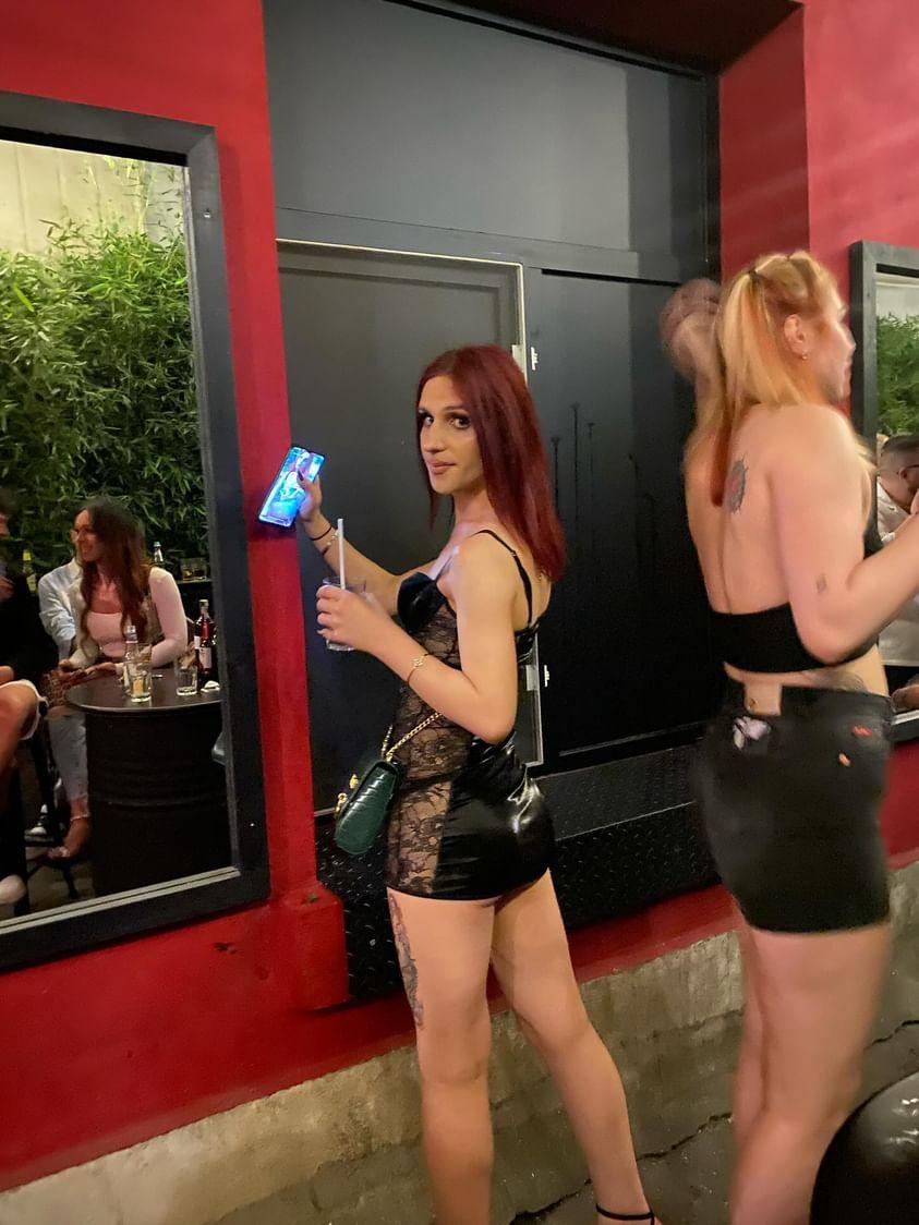 Bucuresti - Escorta Sexy - Bun?!M? numesc Alexandra, unii dintre voi deja m? cunoa?te?i.  Am un trup slim, picioare de Gazel?, fund mic ?i bombat, sâni micu?i din tratament hormonal, microfonul te las s? îl descoperi tu.  .  .  M? descurc cu cei încep?tori, deci dac? e?ti la prima experien?? cu o Femeie Transsexual?, sunt sigur? c? o s? reu?esc s? te fac s? te sim?i în largul t?u.  
Am 25 de ani, 1, 75 în?l?ime, 60 kg.  Nu accept cupluri, Nu accept b?rba?i cu tâmpenii inserate în zona intim?, Nu r?spund la Nr private(ascunse)
Hai s? îmi aflii secretul.  .  . 
