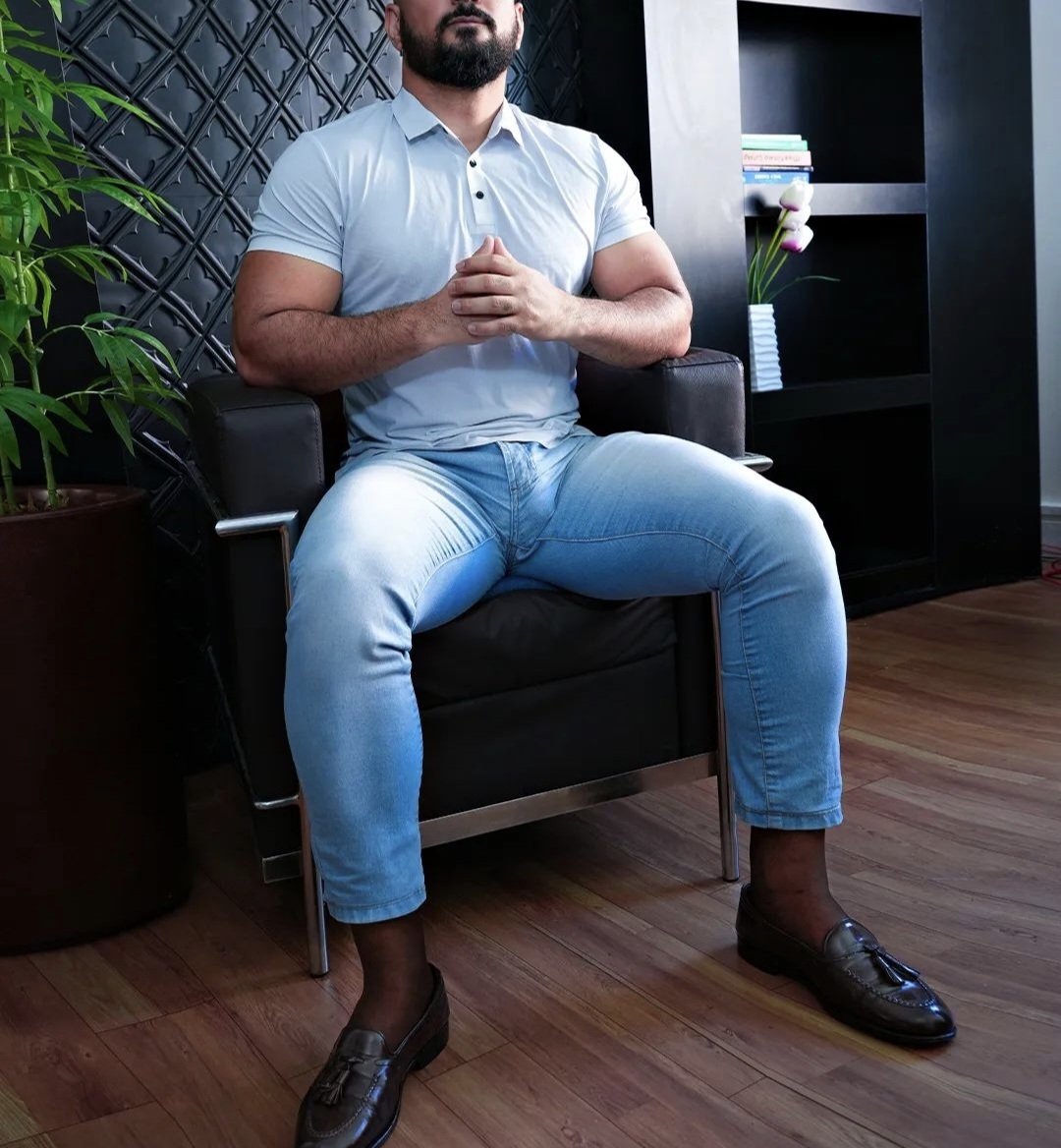 Bucuresti - Escorta Sexy - Hey, eu sunt Denys sunt bi ?i sunt activ.  am 28 de ani.  sunt romantic pasional, sunt si hard .  îmi place sexul, îmi place s? incerc lucruri noi .  Eu sunt un tip calm, glumet, prietenos, îmi place s? petrec ?i de asemenea îmi place viata ?i mi plac aventurile ?i petrecerile .  pot veni eu la tine, sau pensiune.  ?in sa men?ionez ca pentru mine discre?ia e destul de importanta de asemenea ?i igiena ta.  
Restul de toate acestea le putem descoperi împreun?.  .  .  DISCUTILE INTERMINABILE VOR PRIMI BLOCK!!!!