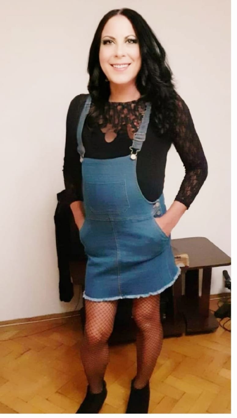 Bucuresti - Escorta Sexy - Escorta stramta sexy te astept la mine domn serios sa-ti ofer cele mai bune servicii de companie, masaj .  , esti un domn caruia ii place atmosfera atunci suna-ma, nu iti va parea rau.  Detalii la telefon