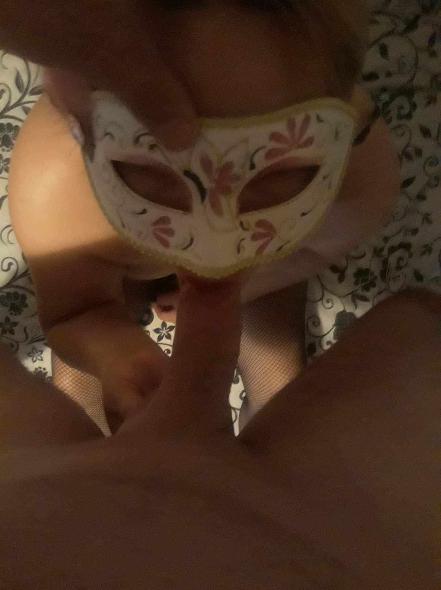 Escorta Sex - Escorta sexy si atenta la detalii te astept la mine domn serios sa-ti ofer cele mai bune servicii de companie, suntem cuplu soț si soție vă așteptăm să vă descoperiți cele mai ascunse secrete si fantezii.  .  .  masaj de relaxare, body cu creme si uleiuri parfumate, esti un domn caruia ii place atmosfera atunci suna-ma, nu iti va parea rau.  Detalii la telefon.  - Telefon: 0748706085 