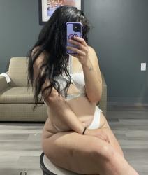 Bucuresti - Escorta Sexy - Bună scumpule! Mă numesc Ramina și sunt nouă în orașul tău, finuță, apetisantă, dulce și atentă cu tine și la detalii, locuiesc singură și servicii de calitate înaltă masaj complet, garantez igienă și seriozitate.  Sunt o escortă rafinată, parfumată jos fresh piercing, sociabilă și foarte educată, mă adresez persoanelor cu bun simț care își doresc să se simtă bine în compania mea, nu răspund la privat.  Cer și ofer maximă igienă și seriozitate! Dacă ești certat cu apa și dușul nu mă contacta, mulțumesc! Detalii la telefon.  Poze reale! Primesc și bărbații dotați doar dacă îmi confirmă pe Whatsapp îmi trimiți poze și video cu jucăria ta cum scuipă și discutăm.  Fac și la telefon până termini în palmă sau toaletă (ghiuvetă) ! Te pup și te aștept cu drag !!
