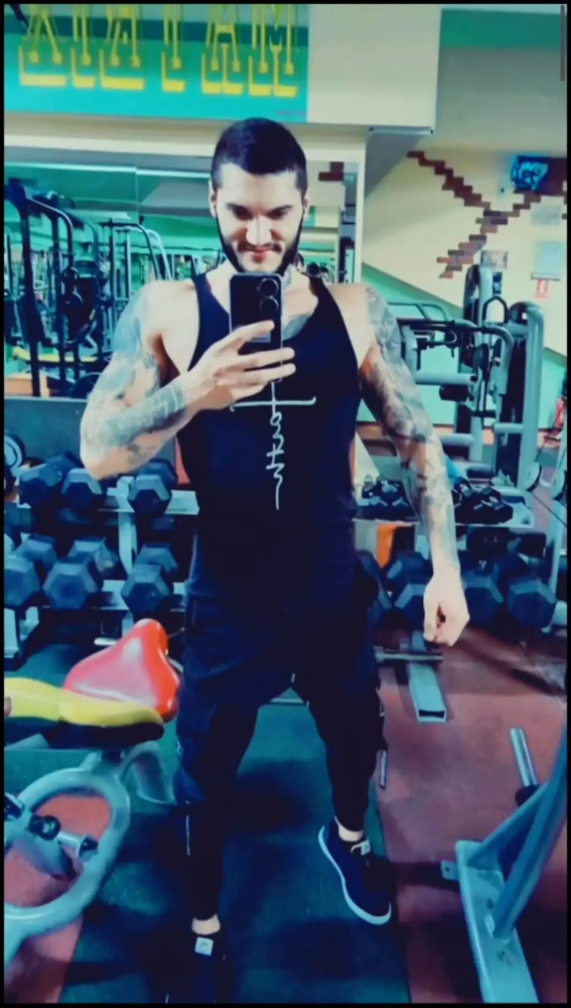 Bucuresti - Escorta Sexy - Tân?r activ  23 ani serios discret ofer clipe pl?cute domnilor genero?i ?i serio?i mai multe detalii la telefon  poze reale