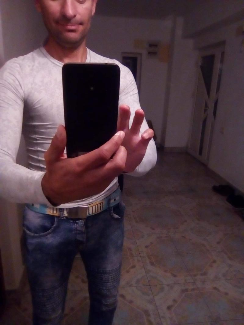 Escorta Oras: Constanta - Escorta Telefon: 0721433218 -  Servicii Escorta : Buna sunt singur fara vici dotat doresc aventura relatie discreta cu o domna, negra prefer de la 49 la55 cher daca este maritata sai dau limbi in pizda pozitia69sa o fut in anus si nu.  numai.  detali la tf doresc seriozitate. 