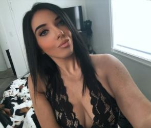 Escorta Oras: Bucuresti - Escorta Telefon: 0791576258 -  Servicii Escorta : Bună scumpule! Mă numesc Ramina și sunt nouă în orașul tău, finuță, apetisantă, dulce și atentă cu tine și la detalii, locuiesc singură și servicii de calitate înaltă masaj complet, garantez igienă și seriozitate.  Sunt o escortă rafinată, parfumată jos fresh piercing, sociabilă și foarte educată, mă adresez persoanelor cu bun simț care își doresc să se simtă bine în compania mea, nu răspund la privat.  Cer și ofer maximă igienă și seriozitate! Dacă ești certat cu apa și dușul nu mă contacta, mulțumesc! Detalii la telefon.  Poze reale! Primesc și bărbații dotați doar dacă îmi confirmă pe Whatsapp îmi trimiți poze și video cu jucăria ta cum scuipă și discutăm.  Fac și la telefon până termini în palmă sau toaletă (ghiuvetă) !