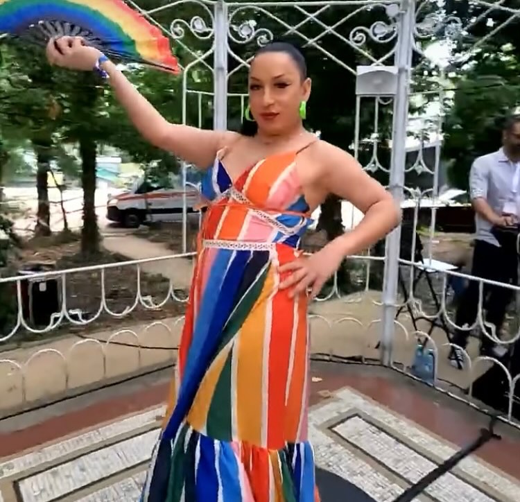 Escorta Sexy - Sunt tigan de tiganie cu aspiratii politice si ma cred fetita, imi place s-o iau si sus si jos pe la spate.  Natura a fpst nasoala cu mine si am ajuns bulangiu dar imi place sa ma ard in dos si va astept la mine!!!
Votati Partidul Reper!!! - Telefon: 0765587925  Escorta Sex - Sunt tigan de tiganie cu aspiratii politice si ma cred fetita, imi place s-o iau si sus si jos pe la spate.  Natura a fpst nasoala cu mine si am ajuns bulangiu dar imi place sa ma ard in dos si va astept la mine!!!
Votati Partidul Reper!!! - Telefon: 0765587925