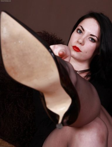 Bucuresti Si Toata Tara - Escorta Sexy - Stapana dura, dar ingaduitoare cu incepatorii, te astept sa devii instrumentul meu de magie sexuala.  Daca esti interesat sa te initiez in tainele sclaviei trimite SMS cu mesajul STAPANA MEA la 1580 (1, 5 eur/sms+tva) si te contactez eu.  Daca ai cojones ma poti suna direct la 0906-760-888 (1, 9 eur/min+tva) sa stabilim detaliile! Pt sclavi adulti! /