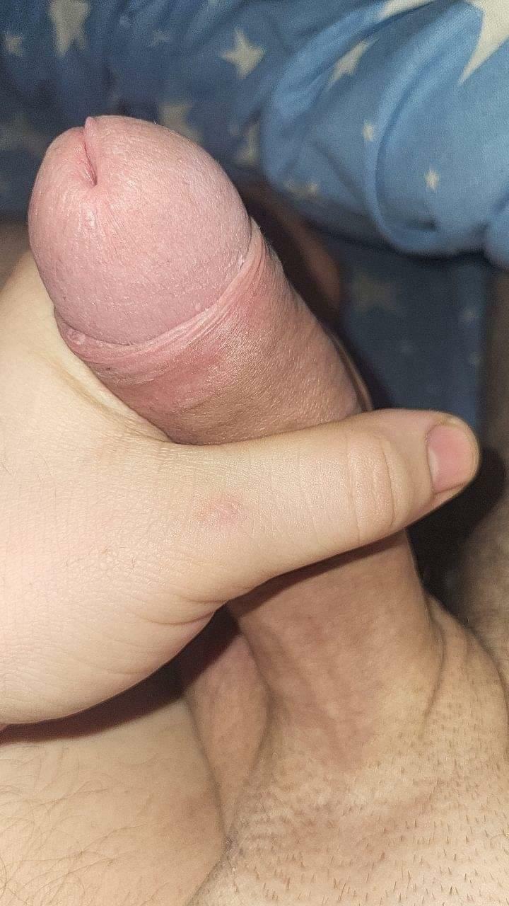 Bucuresti - Escorta Sexy - Barbat versatil dotat 18 cu 5.  Anunt adresat domnilor seriosi si .  Nu deranjati inutil.  /