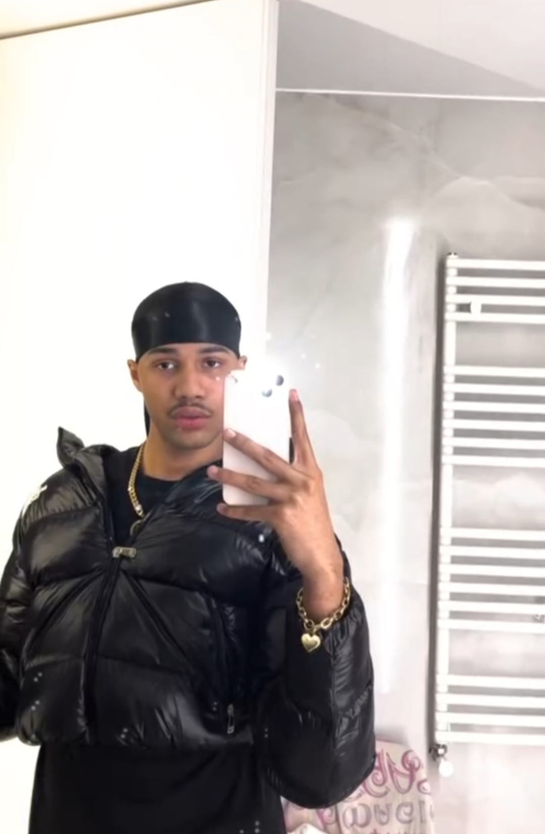 București - Escorta Sexy - Salut, dac? te ai oprit la mine înseamn? c? ?tii ce vrei, dac? vrei sa afli mai multe nu ezita sa ma suni sau sa îmi la?i un mesaj pe WhatsApp