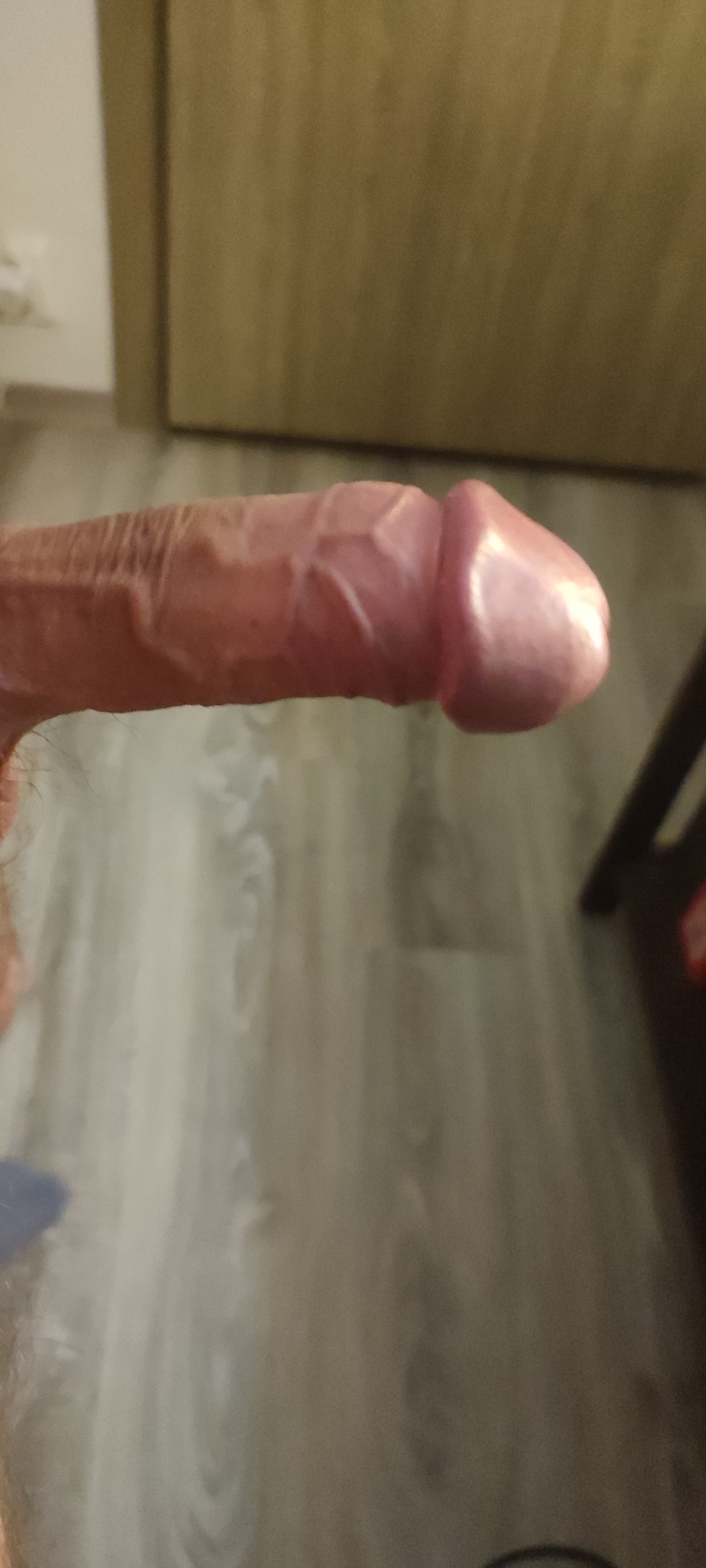 Constanța - Escorta Sexy - Băiat futăcios pentru doamne în vârstă și domnișoare interesate de experiențe noi. 