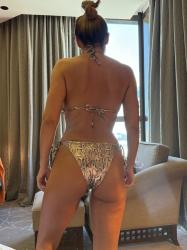 Escorta Oras: Bucuresti  SEX GRATIS - Escorta Telefon: 0791222259 -  Servicii Escorta : INTALNIRE gratis cu cuplu 30 ani cu femeia NINFOMANE si sotiu pasiv care sa iuta pe canapea.  Valabil pe tot BARBATI SINGURI