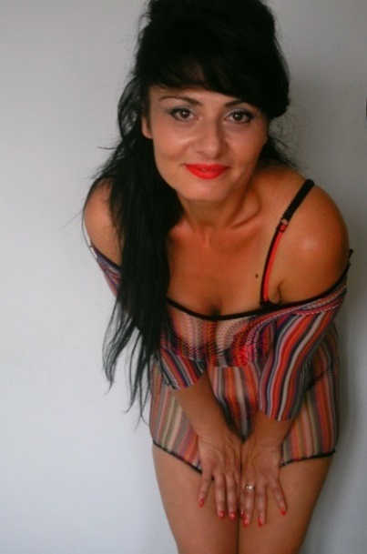 Escorta Sex - Ofer domnilor maturi o experienta erotica deosebita, mangaieri, sarutari, pasiune si erotism .  Piata Victoriei - Romana - Universitate - Unirii - Telefon: 0722972763 