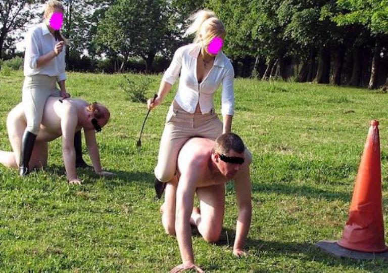 Escorta Sex - Umilire si expunere  Esti un ratat.  Ai pierdut la loteria genetica.  In timp ce pe altii natura i-a premiat cu un falus mare si potent, pentru tine nu a mai ramas ceva decat in cutia milei.  Cat de mult te-a umilit insasi natura! Te-ai nascut umil si umilit si ceea ce cauti si te atrage este umilinta.  Ai o scula minuscula, dezgustatoare si subtire pe care nimeni nu si-o doreste nici macar pe post de scobitoare.  Esti pedepsit sa o detii, fiindca nimeni altcineva nu o va face in locul tau.  Nici pe talpi nu ma poti gadila cu ea.  Cel mai inalt ideal la care ai putea aspira este sa ti-o freci cu podul palmei cand ma privesti cum imi bag un dildo in dos.  Pasarika mea nu se va casca in fata ta decat pentru a face pipi pe tine.  De mai multa atentie nu te vei bucura niciodata din partea unei femei, iar pentru asta va trebui sa platesti! Sau poate ar fi cazul sa fii exponatul meu plimbat in lesa prin fata altora…un maimutoi paros, cu un tufis din care lipseste cucul…sa te plimb cu o banana in gura si imbracat in tanga… Sau poate visezi la o petrecere cu lovituri in care sa fii in centrul atentiei, scuipat, palmuit, lovit, spermat si umilit de toti… Poate faci parte din categoria celor care isi dau drumul  doar daca le dai palme peste fata sau ii bati ltare a fund.  Sau poate te voi satisface cu straponul.  Sau vom merge la picnic, la padure unde te voi antrena in fundul gol sa imi fii calut in fata asistentului meu impreuna cu care ma voi distra pe seama ta.  Ne vei pregati gratarul, iapoi vei astepta ca un catel la picioarele mele sa termin de mancat, dupa care vei manca resturile condimentate si spritate cu sperma asistentului meu! Cred ca ar fi mai nimerit sa fii castrat, ca sa nu te mai chinuiesti…Chiar nu am la ce sa iti fac laba…Parca ar fi un sfarc, nu o scula.  As putea totusi sa ti-o calc in picioare fara mila in timp ce te musc de sfarcuri si apoi sa te pun sa imi speli talpile cu limba de sperma.  Sunt stapana/dominatrix Sanziana.  Sunt originala, emotionanta, captivanta si deschisa la fantezii.  Am un trup demn de a fi adorat si o minte invetiva care se bucura orice forma a dominatiei asupra ta.  Privirea mea, intonatia vocii mele, atitudinea mea iti arata imediat unde iti este locul.  Daca simti atractie deosebita fata de nevoia nemarturisita de a ingenunchea la picioarele unei stapane, de a i te preda, de a fi folosit sau pedepsit, umilit sau tachinat de ea, apropie-te de stralucirea mea si vei gasi ce ai cautat dintotdeauna in visele tale! Eu sunt proiectia visului tau in realitate.  In sesiunile mele iti adancesc si mai mult dorinta de a-mi fi suspus, iar puterea ta se topeste in mainile mele ca untul la soare.  Suna-ma! - Telefon: 0790546873 