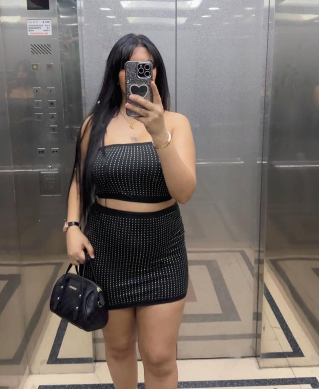 Escorta Sex - Escorta manierata am revenit.  Ofer companie si masaj terapeutic facut cu creme si uleiuri aromate domnilor manierati intr-o locatie discreta.  Locuri de parcare si ac.  Detalii la telefon.  - Telefon: 0741552756 
