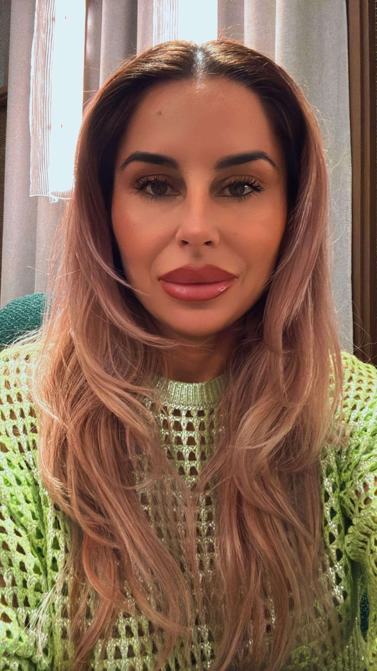 Escorta Oras: Rosiori - Escorta Telefon: 0723142052 -  Servicii Escorta : Roscata discreta atenta la cerintele tale, ofer domnilor manierati companie si masaj terapeutic la domiciliul meu.  Ofer si cer seriozitate maxima, igiena garantata.  Detalii suplimentare la telefon. 