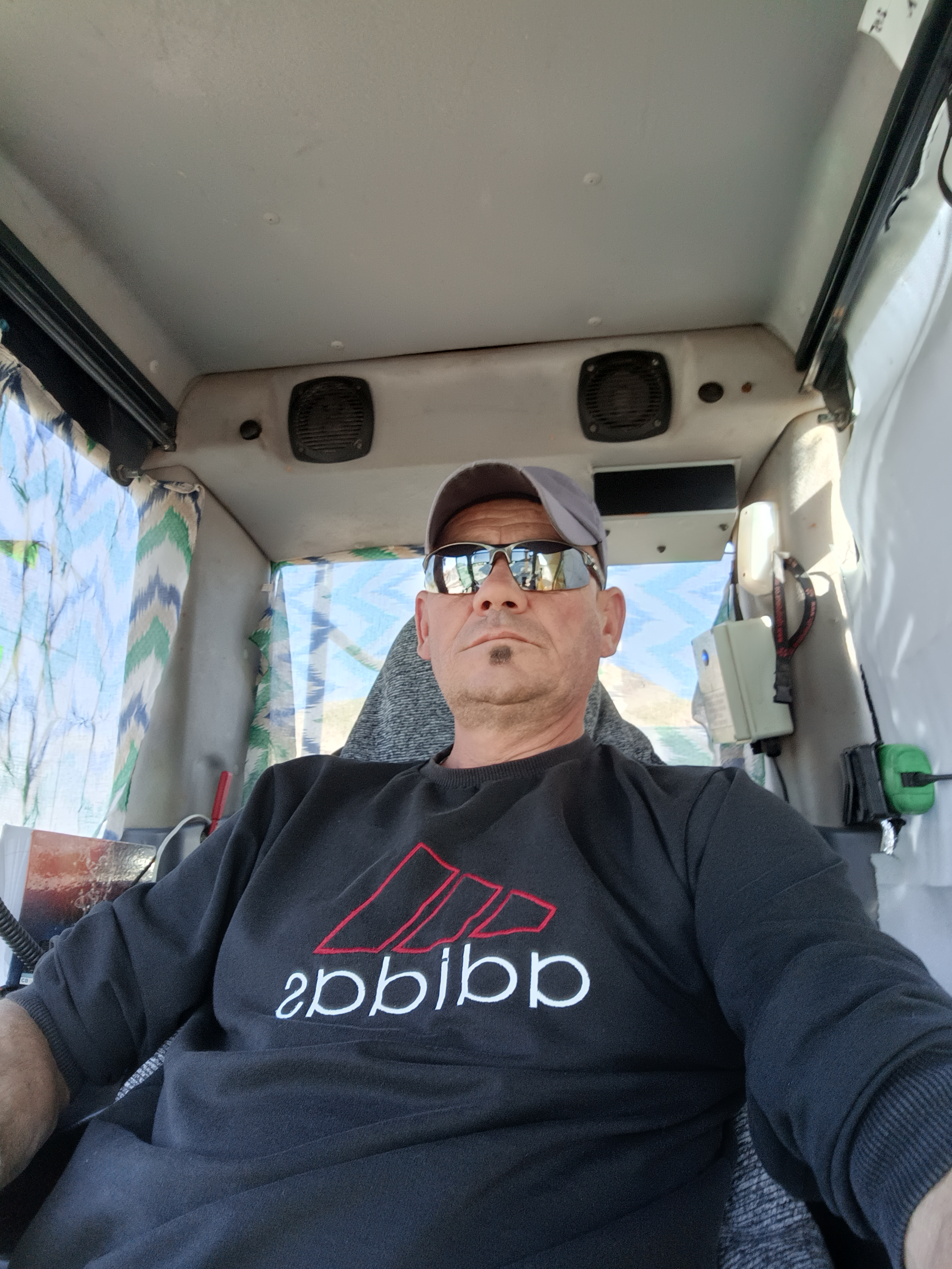 Escorta Sexy - Bucuresti - Domn manierat căsătorit ofer plăceri intime doamnelor serioase orice preferă Bucuresti - Escorta Sexy - Domn manierat căsătorit ofer plăceri intime doamnelor serioase orice preferă