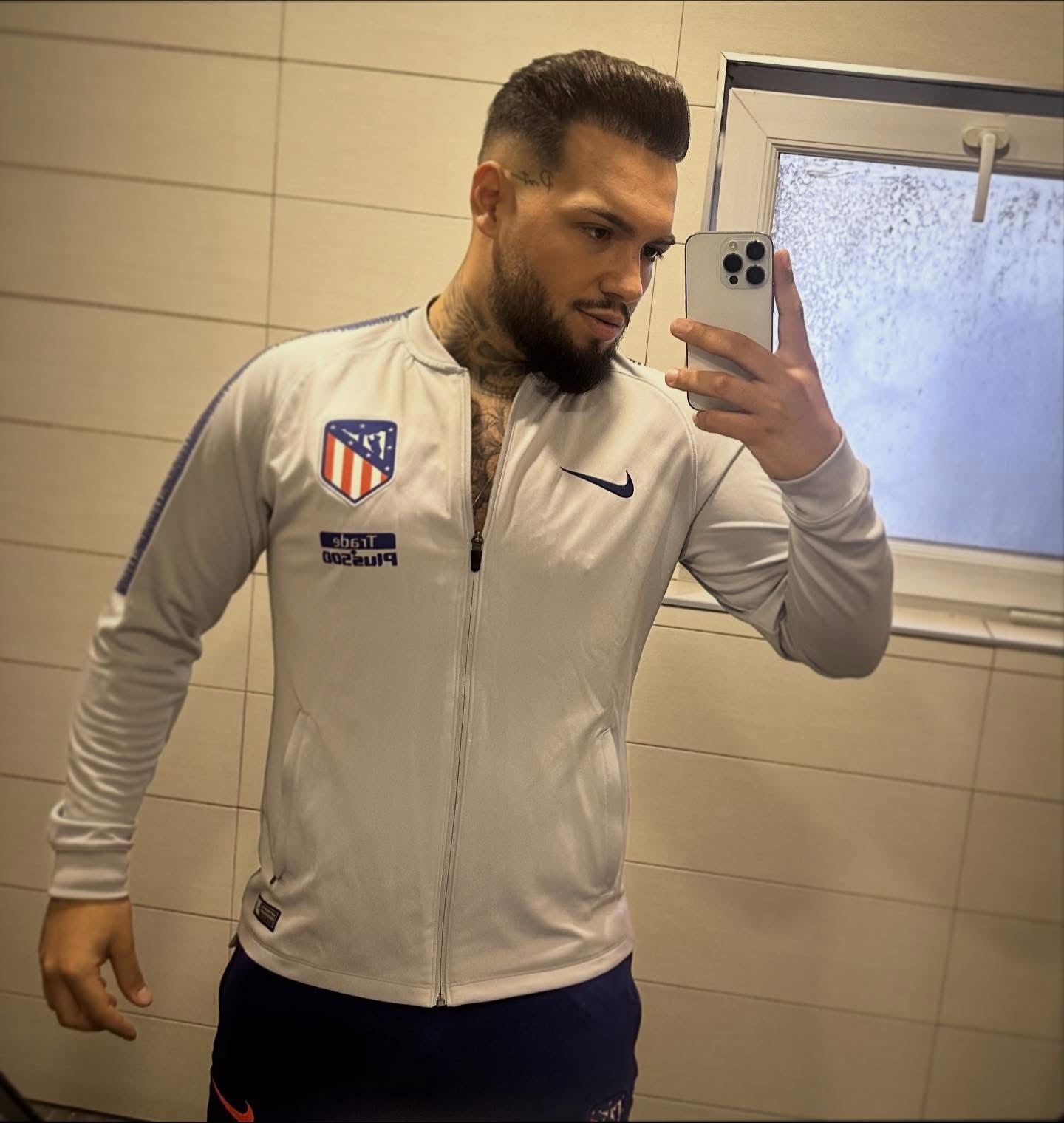 Bucuresti - Escorta Sexy - Escorta senzuala iti pot oferi companie, masaj de relaxare, intr-o ambianta placuta, clipe linistite la domiciliul meu sau al tau.  Astept domni seriosi si manierati.  Detalii la telefon