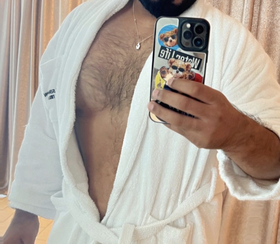 Bucuresti - Escorta Sexy - Hey, eu sunt Denys  activ.  am 30 de ani.  sunt romantic pasional, sunt si hard .  îmi place sexul, îmi place s? incerc lucruri noi .  Eu sunt un tip calm, glumet, prietenos, îmi place s? petrec ?i de asemenea îmi place viata ?i mi plac aventurile ?i petrecerile .  pot veni eu la tine, sau pensiune.  ?in sa men?ionez ca pentru mine discre?ia e destul de importanta de asemenea ?i igiena ta.  
Restul de toate acestea le putem descoperi împreun?.  .  .  DISCUTILE INTERMINABILE VOR PRIMI BLOCK!!!!