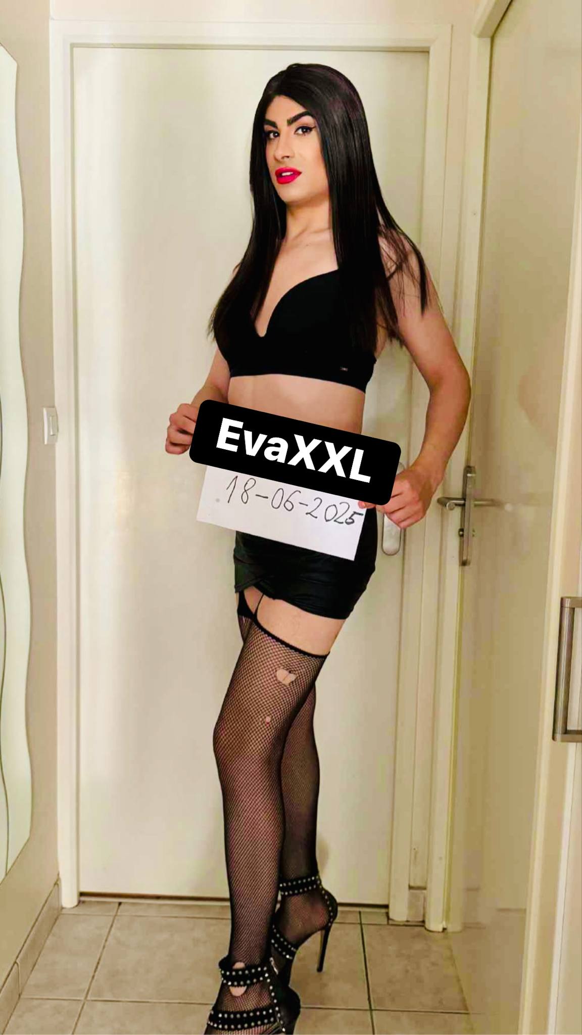 Bucuresti - Escorta Sexy - Eva XXL travesty activa dotata XXL