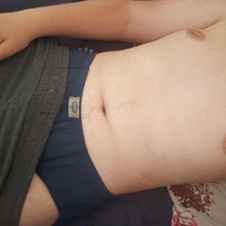 Iași - Escorta Sexy - Am 20 de ani cu acadea mare.  Sunt doar activ, ma travestesc sexy ?i fac ?i striptease.  Am niste buci mari cu care va puteti juca.  Totul conta cost