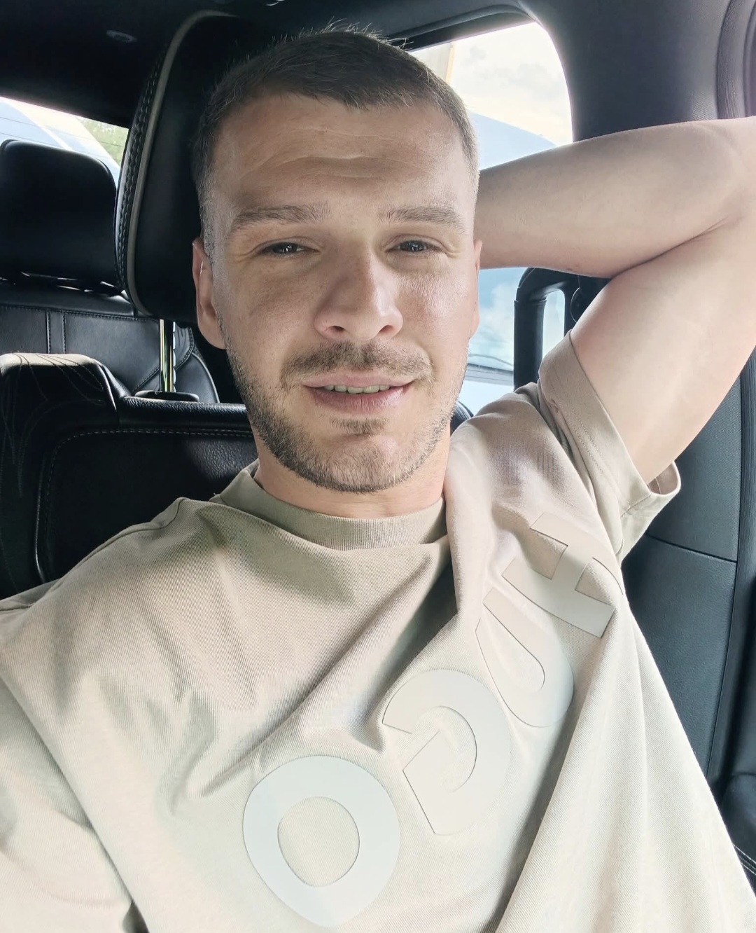 Escorta Oras: Bucuresti - Escorta Telefon: 0724152444 -  Servicii Escorta : Iti pot oferi companie, masaj de relaxare, intr-o ambianta placuta, clipe linistite la domiciliul meu sau al tau.  Astept domni seriosi si manierati.  Detalii la telefon