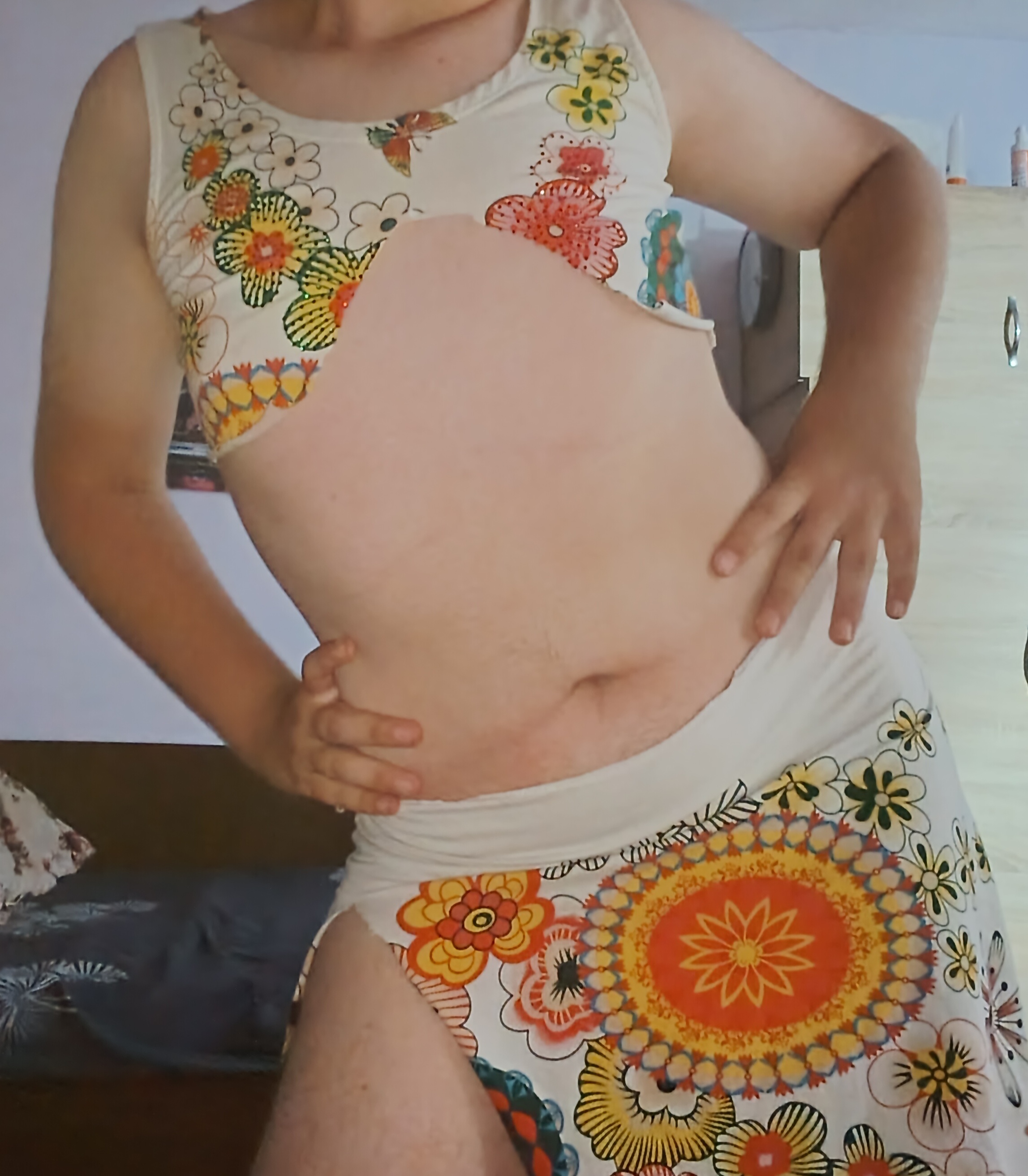 Iași - Escorta Sexy - Ofer servicii domnilor de orice varsta.  Dau acadeaua la supt, fac striptease si ba pute?i baga sculele in mine.  M? travestesc sexy. 