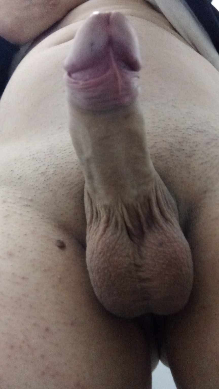 Escorta Oras: Galați - Escorta Telefon: 0754575229 -  Servicii Escorta : Eu sunt Marian din Tudor Vladimirescu județul Galați sunt în căutarea unui pasiv care să îmi facă toate plăcerile îmi place să o dau la supt îmi place să te pun în genunchi să o sugi adânc să te apăs cu mâinile de cap îmi place să te pun și capră să te și fut în cur pentru mai multe detalii aștept mesaje pe WhatsApp sau la telefon