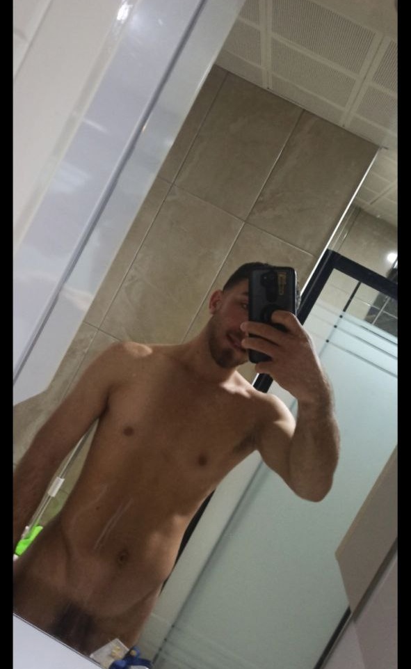 Escorta Sex - Bună ofer masaj doamnelor și domnișoarelor.  Se poate face mai multe timpuri de masaj chiar și mai mult în funcție de chimie.  Pentru mai multe detalii poze va rog scrieți pe WhatsApp.  - Telefon: 0737767301 