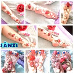 Bucuresti - Escorta Sexy - Fantezii ude cu fluide Vara asta vrei sa faci ceva nebunesc, care iese din tipare? Vrei sa te racoresti lingand o inghetata de pe pasarika mea, dintre fesele-mi fierbinti sau de pe talpi mele fine sau poate lingandu-ti propria sperma de pe mine ori dusandu-te sub jetul din pasarika mea? Suna-ma! Cu mine poti incerca multe fantezii atipice.  Poate  iti va placea sa ne mancam unul pe altul dupa un body masaj cu iaurt fructat, sau vrei sa imi bei sampanie sau lapte din fund ori vrei sa servesti capsuni cu frisca sau ciocolata de pe mine si dintre fesele-mi naucitoare.  Poate iti place  sa iti spal fata si sa iti umplu gura cu scuipatul meu sau sa ma bagi cu fundul sau cu talpile intr-un pepene spart, ca apoi sa alunec cu fesele-mi jucause sau cu talpile-mi dominatoare pe fata ta.   Poate vrei sa storcesc sub talpile mele cirese, iar apoi sa imi sterg talpile de limba ta si de trupul tau sau chiar de hainele tale spunandu-ti ca esti carpa mea.   Poate vrei sa storci pe mine portocale, ca apoi sa ma lingi toata.  .  Sunt mistress Sanziana, dominatoare de elita, cu  placere si apetit crescut pentru jocuri erotice, in special de dominatie(femdom), dar si de seductie.   Ma remarc si sunt unica pe piata prin jocurile de rol si de varsta oferite.  Ma adaptez fiecarei abordari cerute, indiferent daca iti place si te excita senzualitatea mea, schimbul de putere( subordonarea ta fata de mine), umilirea, pedeapsa, fortarea sau fetisul in sine.  Te astept cu fundul in sus, pregatita sa iti obosesc limba si sa ma lingi in fund! Poate iti va placea sa incercam amandoi concomitant dildoul meu cel mare, cu doua capete in fata oglinzii sau alte jucarii ori vrei sa iti explorezi latura feminina proband lenjerii sexy.  Sunt deschisa la fanteziile tale. 